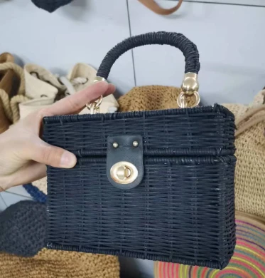 Beg Crossbody Hitam Rotan Asli
