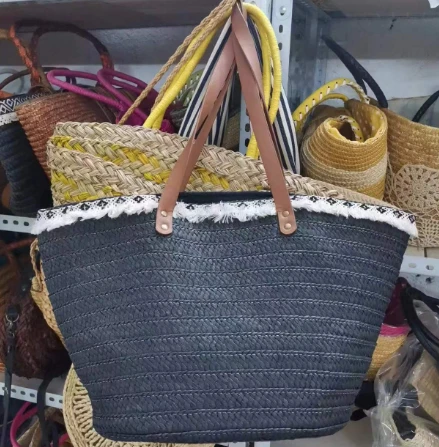 Beg Pantai Tenun Kertas Hitam Dengan Renda