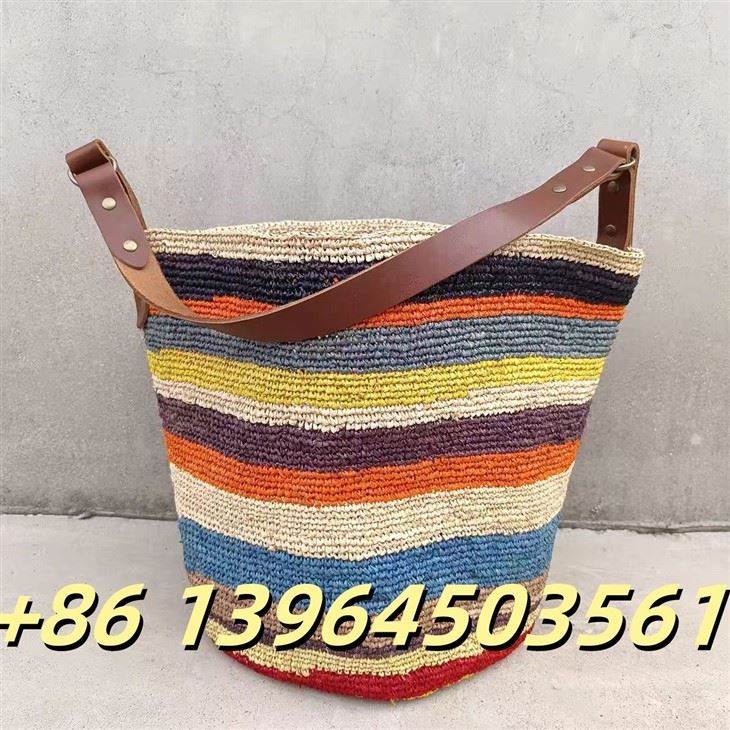Busket wanita raffia berwarna -warni