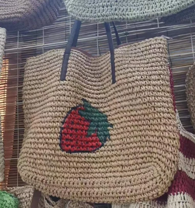 Beg Pantai Wanita Kertas Besar Strawberi