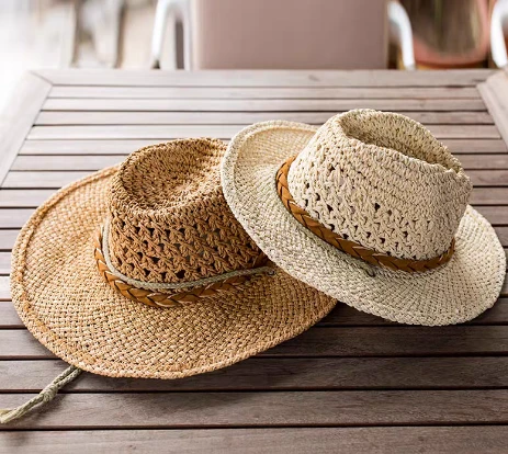 Topi pantai wanita tenunan kertas