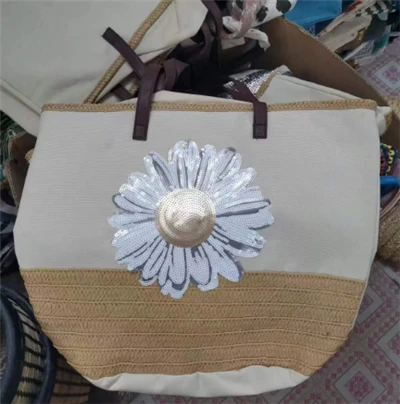 Beg Pantai Besar Dengan Sulaman Labuci