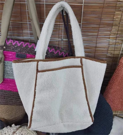 Beg Kasual Wanita Bulu Domba