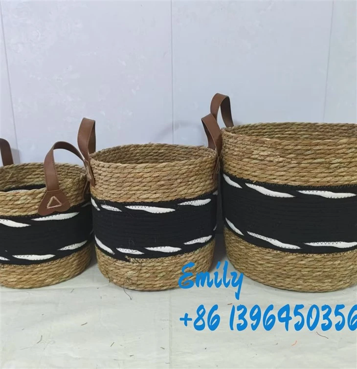 Basket Penyimpanan Tenun di almari